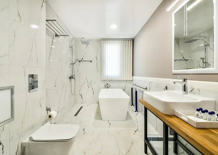 Skyline Grand Penthous Free Parking *