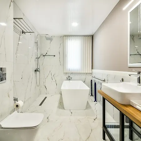 Skyline Grand Penthous Free Parking *