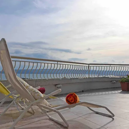 Апартаменти Skyline Grand Penthous Free Parking