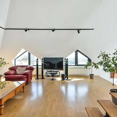 Skyline Grand Penthous Free Parking *