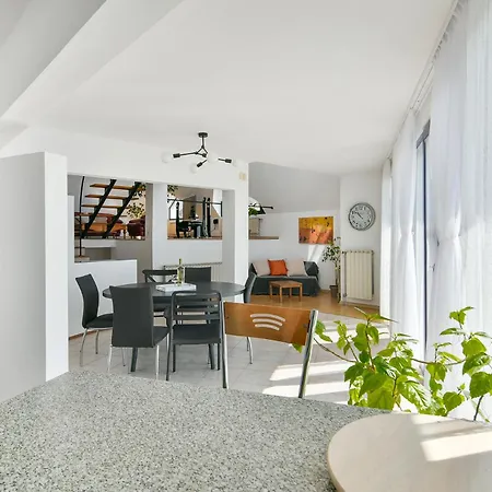 Skyline Grand Penthous Free Parking *